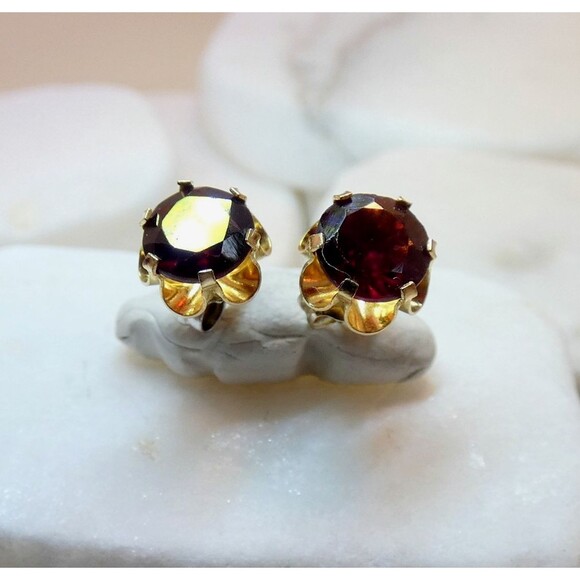 Natural Rhodolite Garnet 14K Solid Yellow  Gold Earrings Studs 1.1 grams - Picture 1 of 7